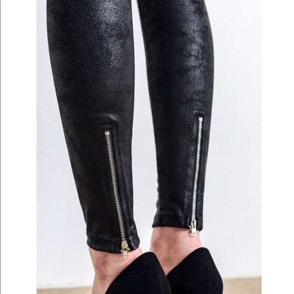 ZIPPER BACK VEGAN LEGGING. CLOSING SALE - Picture 3 of 8